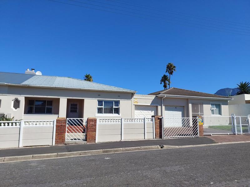 5 Bedroom Property for Sale in Wynberg Western Cape